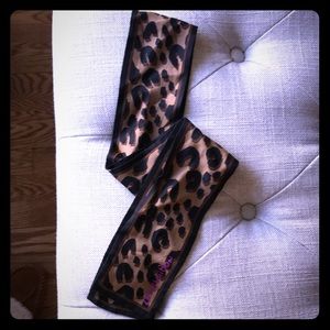 Louis Vuitton Brand new Bandeau Silk Scarf. Worn 1